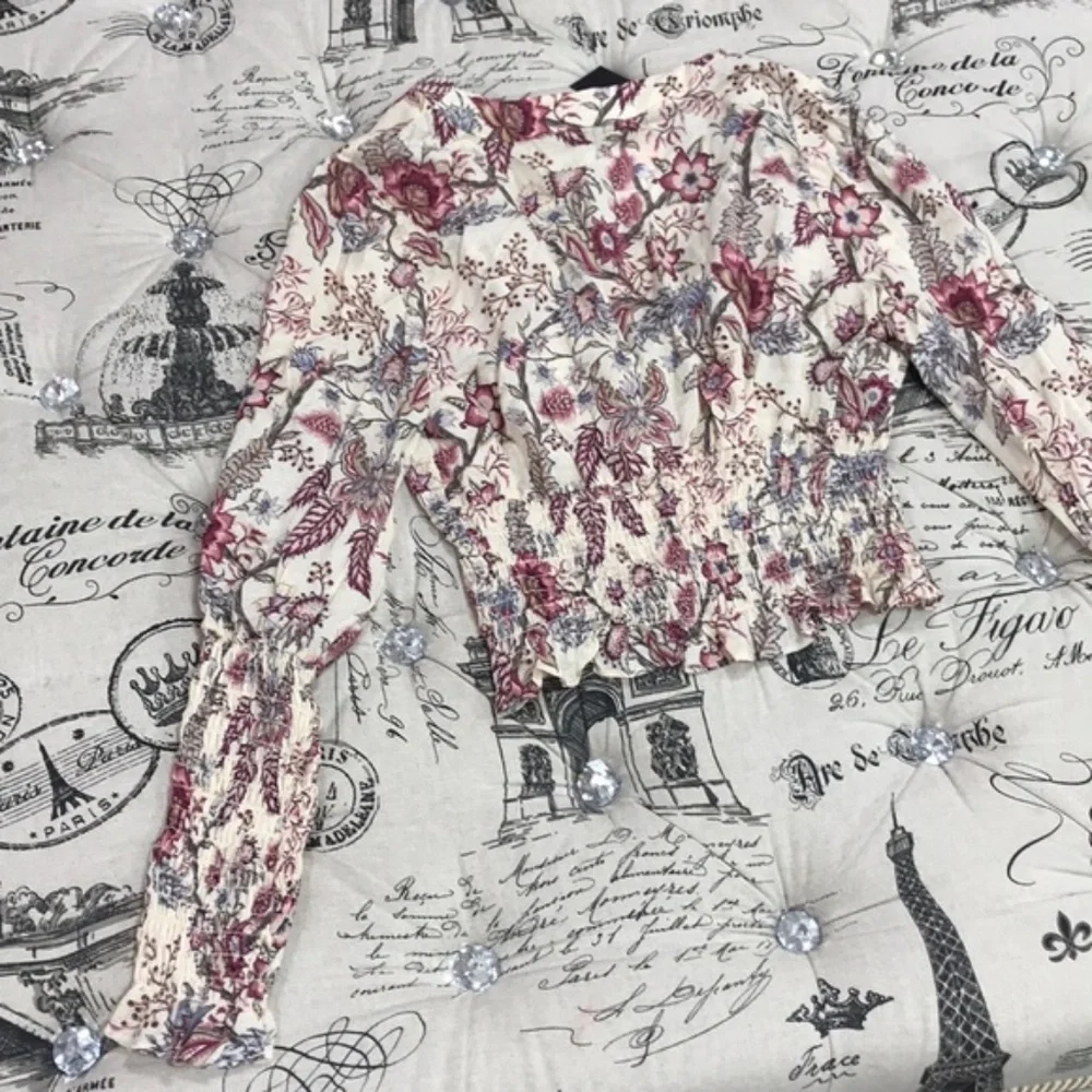 BCBGMAXAZRIA Floral-Print Flounce Blouse - Picture 7 of 8